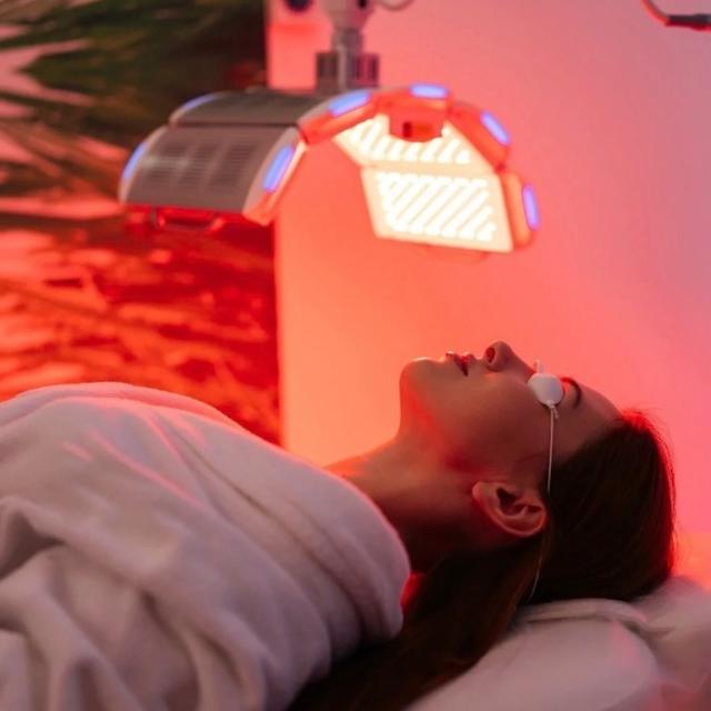 8 Red Light Therapy Sessions