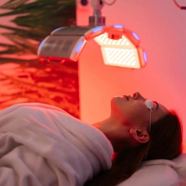 Acne Facial with 4 LED sessions